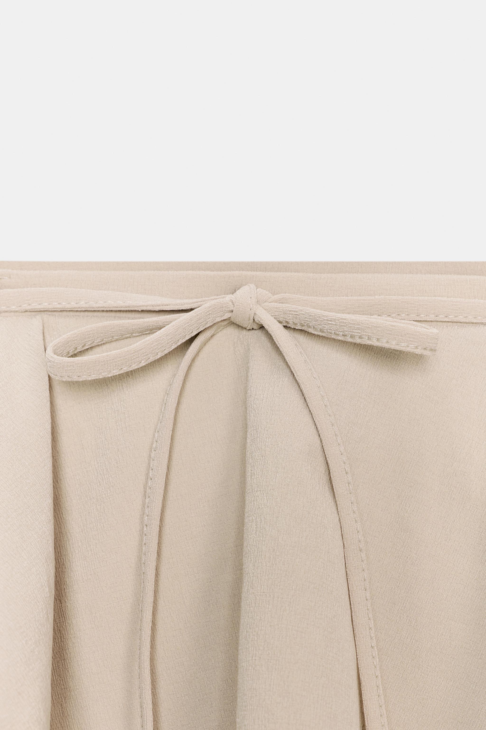 PANTALON LARGE À VOLANT LA TAILLE